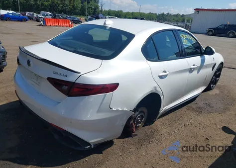 2017 Alfa Romeo Giulia Quadrifoglio Rwd z USA, uszkodzony, nr VIN ZARFAEAVXH7560583